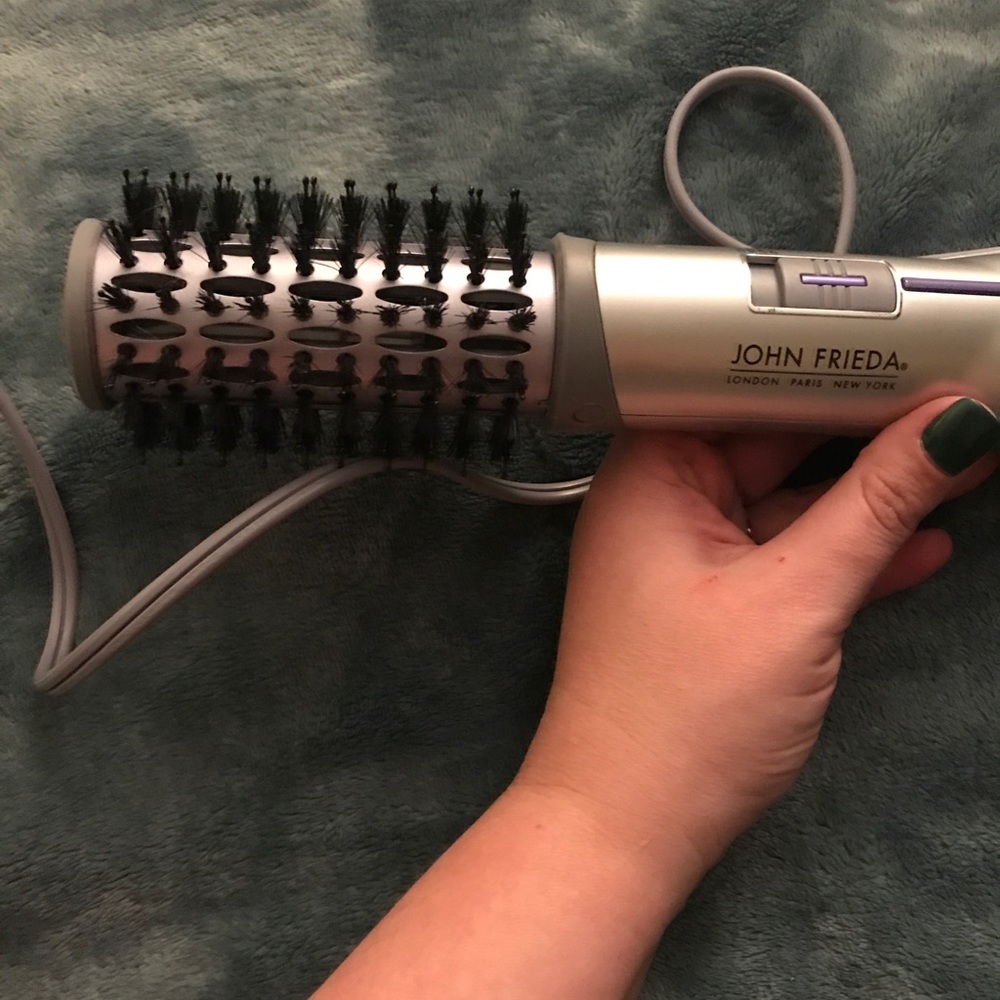 John Frieda hot air brush- like new!